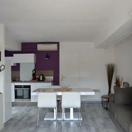 Les Moulins Apartment *